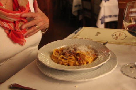 Tagliatelle al ragu (again, had to have it, as this is one of the types of pasta "invented" in Bologna)