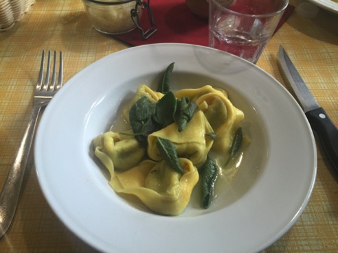 Ravoli stuffed with ricotta and spinach with butter and sage