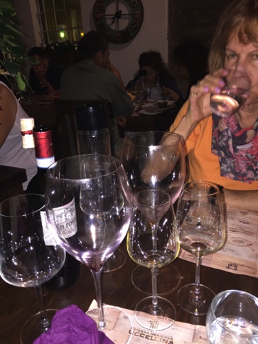 molti bicchieri di vino (many wine glasses)