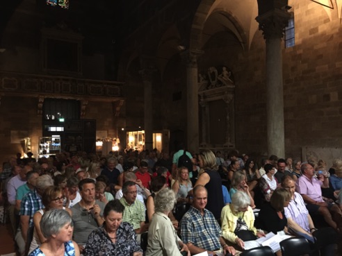 It was packed. (The concert is in the church where Puccini was baptized and where he used to perform as an organist)