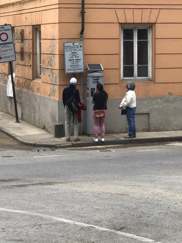 Even in Italy you have to figure out the parking machines