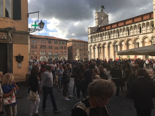 The piazza was full